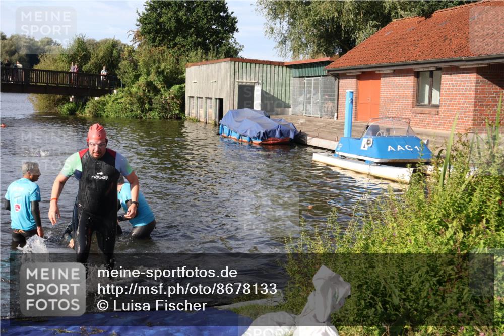 31.08.2025 - Elbe Triathlon Hamburg Luisa Fischer http://msf.ph/oto/8678133 31.08.2025 09:22:49 Schwimmen 587, 667, 766 meine-sportfotos.de