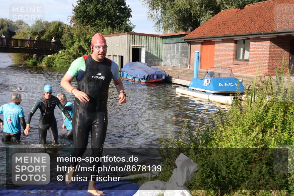 31.08.2025 - Elbe Triathlon Hamburg Luisa Fischer http://msf.ph/oto/8678139 31.08.2025 09:22:50 Schwimmen 587, 667 meine-sportfotos.de