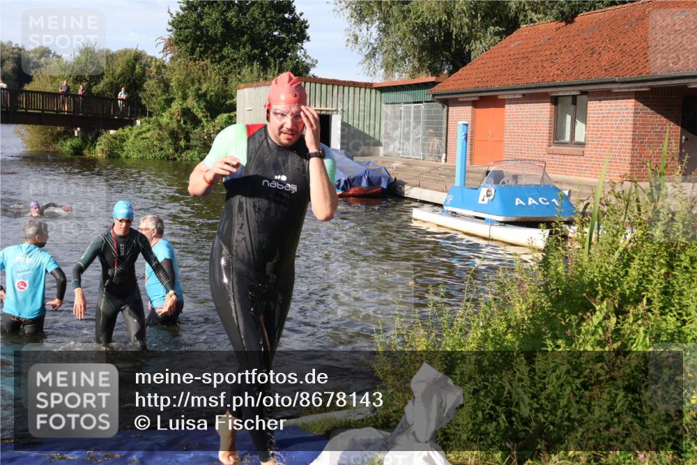 31.08.2025 - Elbe Triathlon Hamburg Luisa Fischer http://msf.ph/oto/8678143 31.08.2025 09:22:50 Schwimmen 587, 667 meine-sportfotos.de