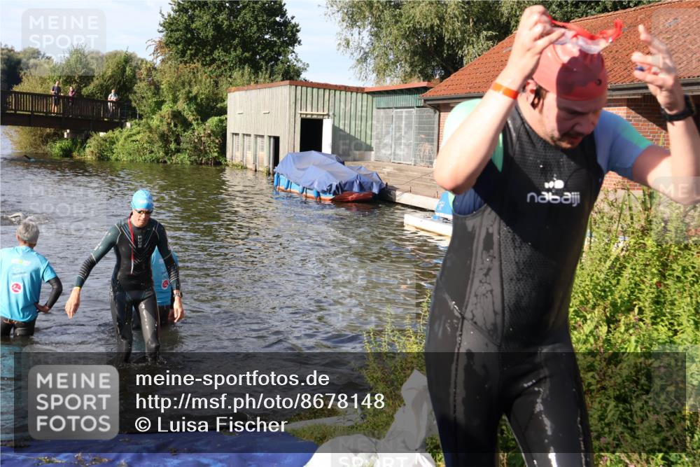 31.08.2025 - Elbe Triathlon Hamburg Luisa Fischer http://msf.ph/oto/8678148 31.08.2025 09:22:51 Schwimmen 587, 667 meine-sportfotos.de