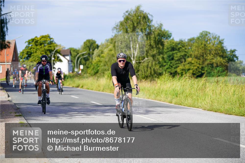 31.08.2025 - Elbe Triathlon Hamburg Michael Burmester http://msf.ph/oto/8678177 31.08.2025 10:33:20 Radfahren 908, 944, 1119, 1157, 1177, 1191 meine-sportfotos.de