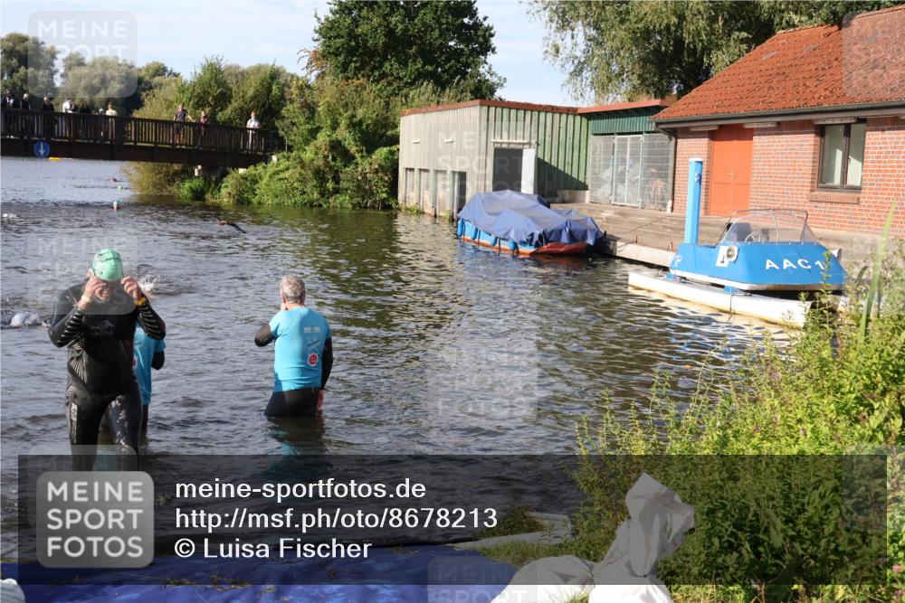 31.08.2025 - Elbe Triathlon Hamburg Luisa Fischer http://msf.ph/oto/8678213 31.08.2025 09:23:15 Schwimmen 739, 744 meine-sportfotos.de
