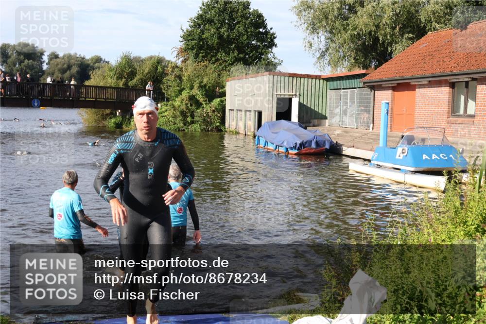 31.08.2025 - Elbe Triathlon Hamburg Luisa Fischer http://msf.ph/oto/8678234 31.08.2025 09:23:30 Schwimmen 689, 761 meine-sportfotos.de
