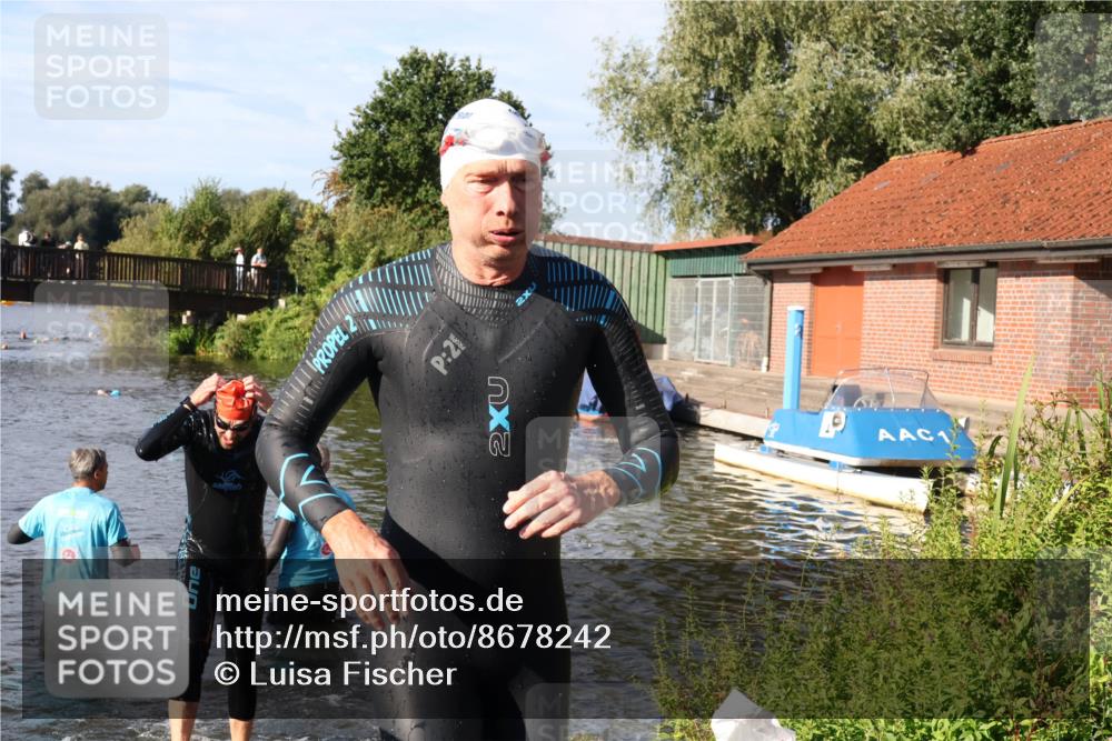 31.08.2025 - Elbe Triathlon Hamburg Luisa Fischer http://msf.ph/oto/8678242 31.08.2025 09:23:31 Schwimmen 689, 761 meine-sportfotos.de