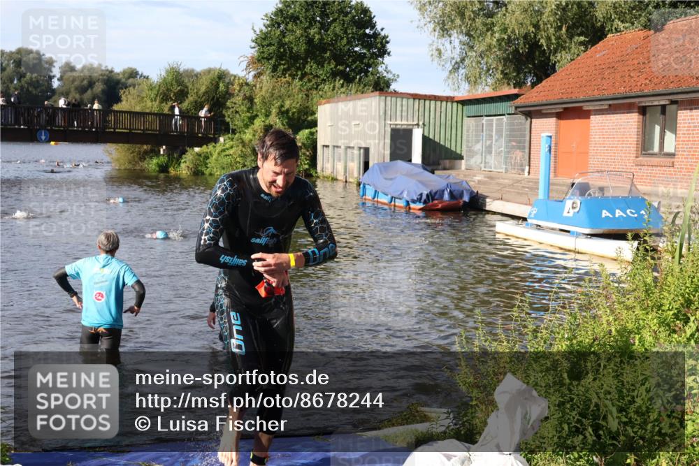 31.08.2025 - Elbe Triathlon Hamburg Luisa Fischer http://msf.ph/oto/8678244 31.08.2025 09:23:33 Schwimmen 689, 761 meine-sportfotos.de