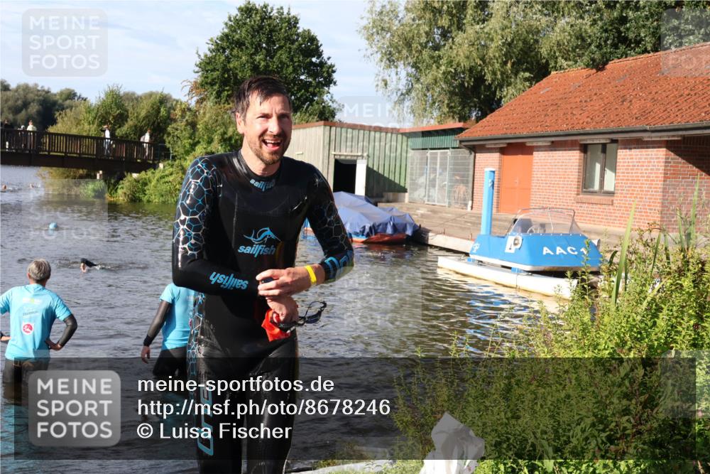 31.08.2025 - Elbe Triathlon Hamburg Luisa Fischer http://msf.ph/oto/8678246 31.08.2025 09:23:34 Schwimmen 689, 761 meine-sportfotos.de