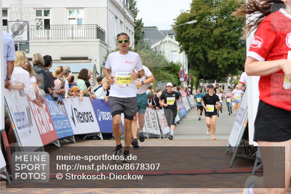 31.08.2025 - 21. Blankeneser Heldenlauf Strokosch-Dieckow http://msf.ph/oto/8678307 31.08.2025 10:26:32 Ziel 2706, 2254, 2497, 2688, 2007 meine-sportfotos.de