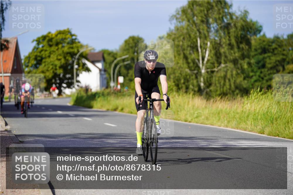 31.08.2025 - Elbe Triathlon Hamburg Michael Burmester http://msf.ph/oto/8678315 31.08.2025 10:34:06 Radfahren 874, 909, 1225 meine-sportfotos.de