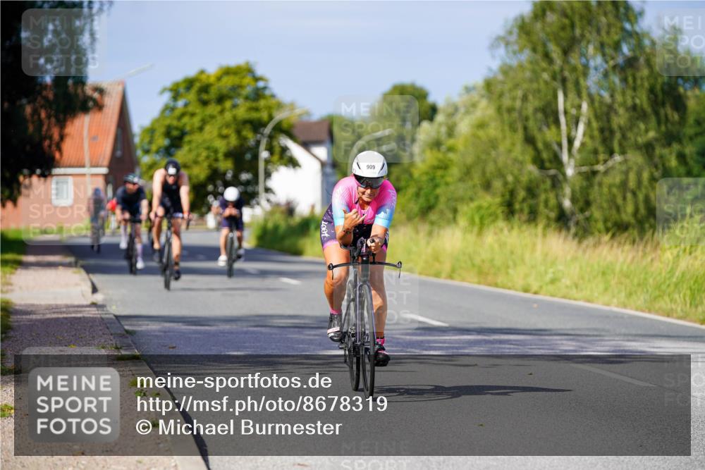 31.08.2025 - Elbe Triathlon Hamburg Michael Burmester http://msf.ph/oto/8678319 31.08.2025 10:34:10 Radfahren 909, 1033, 1090, 1136, 1190, 1225 meine-sportfotos.de