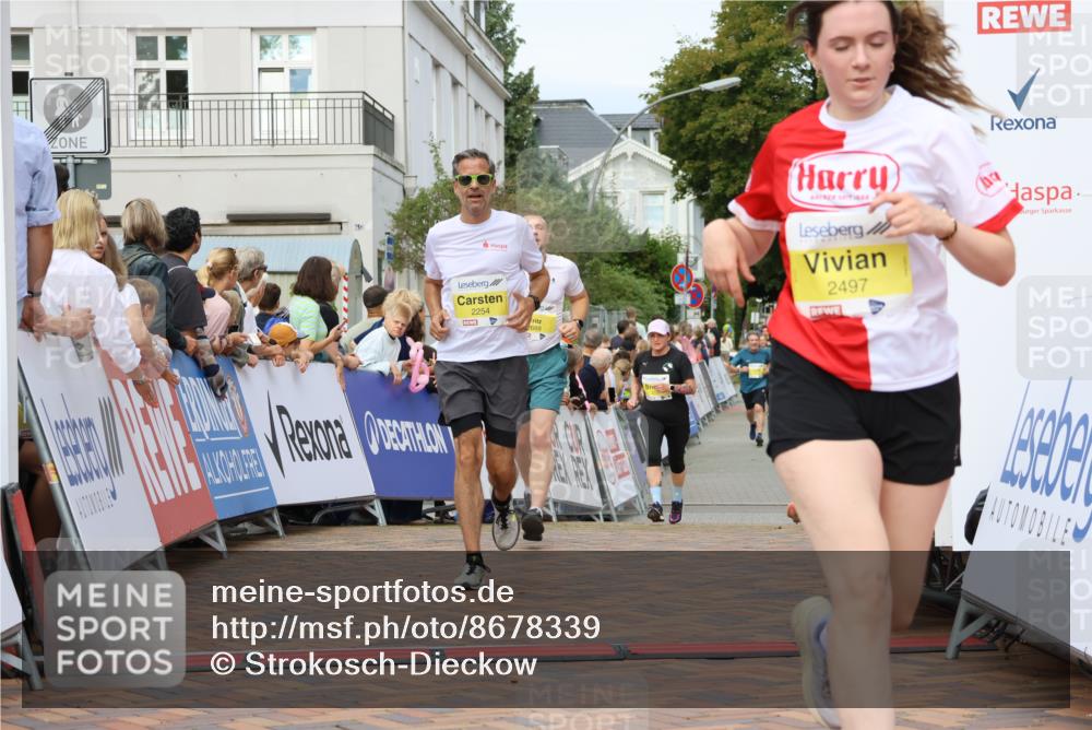 31.08.2025 - 21. Blankeneser Heldenlauf Strokosch-Dieckow http://msf.ph/oto/8678339 31.08.2025 10:26:32 Ziel 2706, 2254, 2497, 2688, 2007 meine-sportfotos.de