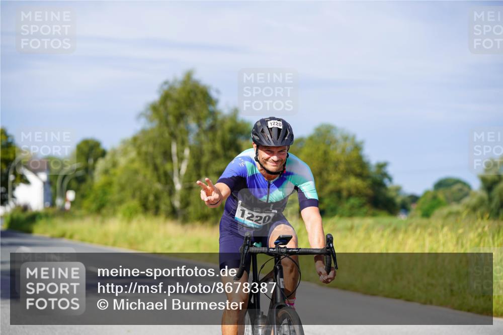 31.08.2025 - Elbe Triathlon Hamburg Michael Burmester http://msf.ph/oto/8678387 31.08.2025 10:34:58 Radfahren 901, 1045, 1205, 1220 meine-sportfotos.de
