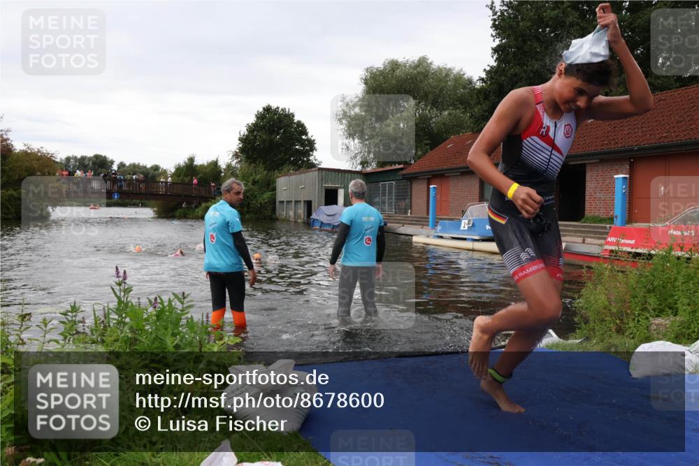 31.08.2025 - Elbe Triathlon Hamburg Luisa Fischer http://msf.ph/oto/8678600 31.08.2025 12:22:50 Schwimmen 1637, 1644 meine-sportfotos.de