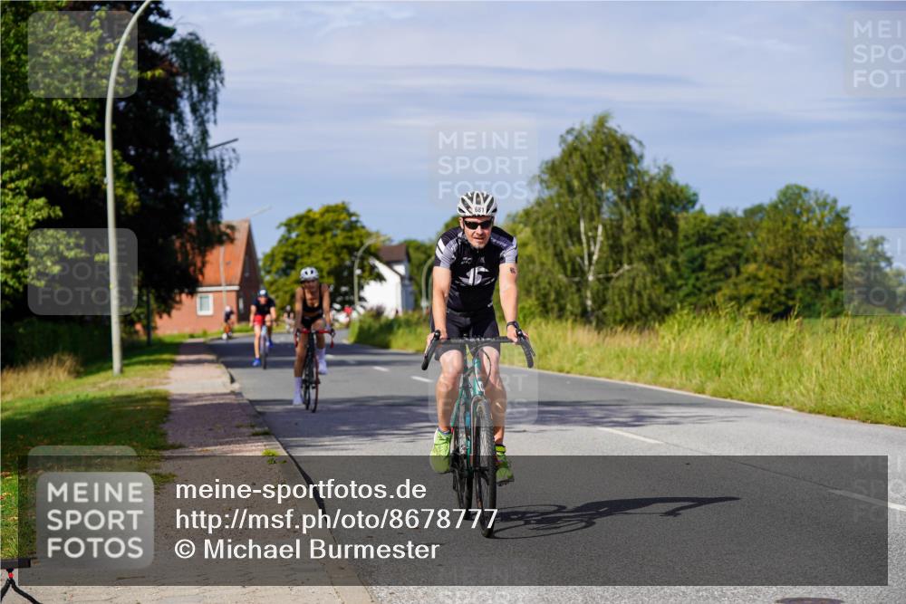 31.08.2025 - Elbe Triathlon Hamburg Michael Burmester http://msf.ph/oto/8678777 31.08.2025 10:36:24 Radfahren 681, 877, 1012 meine-sportfotos.de