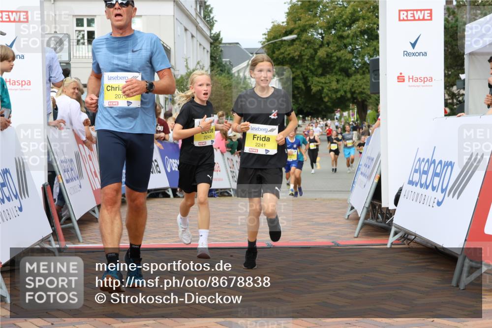 31.08.2025 - 21. Blankeneser Heldenlauf Strokosch-Dieckow http://msf.ph/oto/8678838 31.08.2025 10:25:55 Ziel 2342, 2472, 2070, 2241, 2243 meine-sportfotos.de