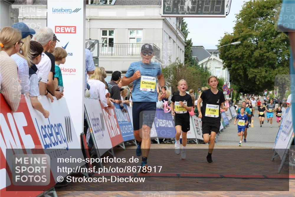31.08.2025 - 21. Blankeneser Heldenlauf Strokosch-Dieckow http://msf.ph/oto/8678917 31.08.2025 10:25:54 Ziel 2342, 2472, 2070, 2241, 2243 meine-sportfotos.de