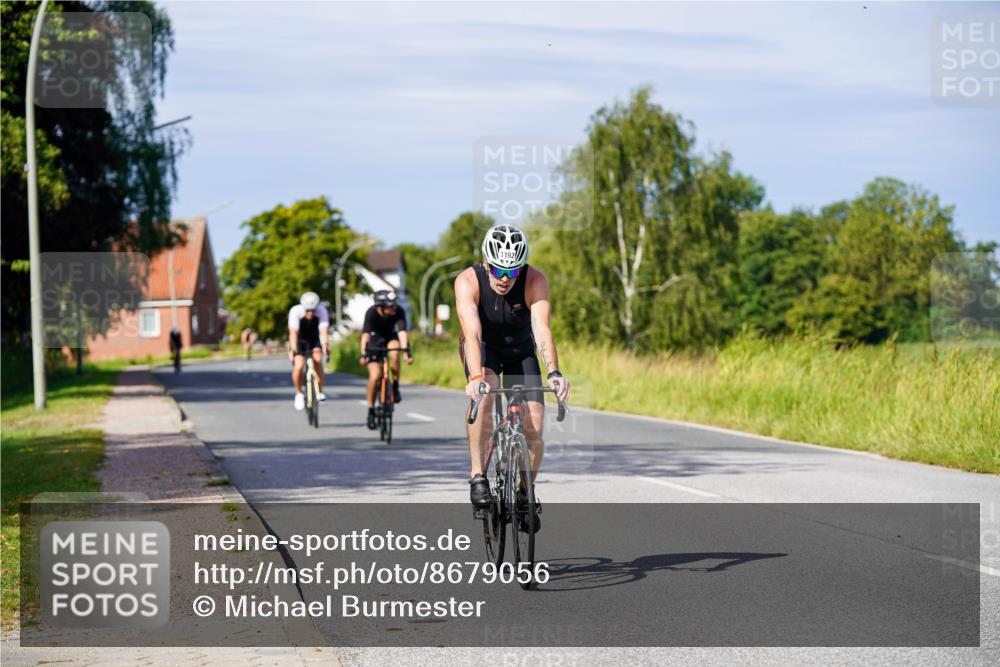 31.08.2025 - Elbe Triathlon Hamburg Michael Burmester http://msf.ph/oto/8679056 31.08.2025 10:37:15 Radfahren 808, 822, 880, 931, 984, 989, 1052, 1063, 1086, 1192 meine-sportfotos.de