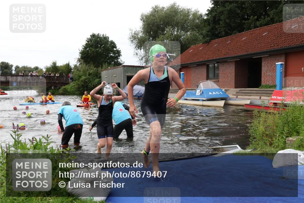 31.08.2025 - Elbe Triathlon Hamburg Luisa Fischer http://msf.ph/oto/8679407 31.08.2025 12:47:38 Schwimmen 1715, 1716, 1718, 1721 meine-sportfotos.de