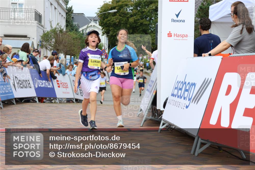 31.08.2025 - 21. Blankeneser Heldenlauf Strokosch-Dieckow http://msf.ph/oto/8679454 31.08.2025 10:31:17 Ziel 2437, 2324, 2551, 2121, 2307, 2649, 2647, 2399, 2103 meine-sportfotos.de
