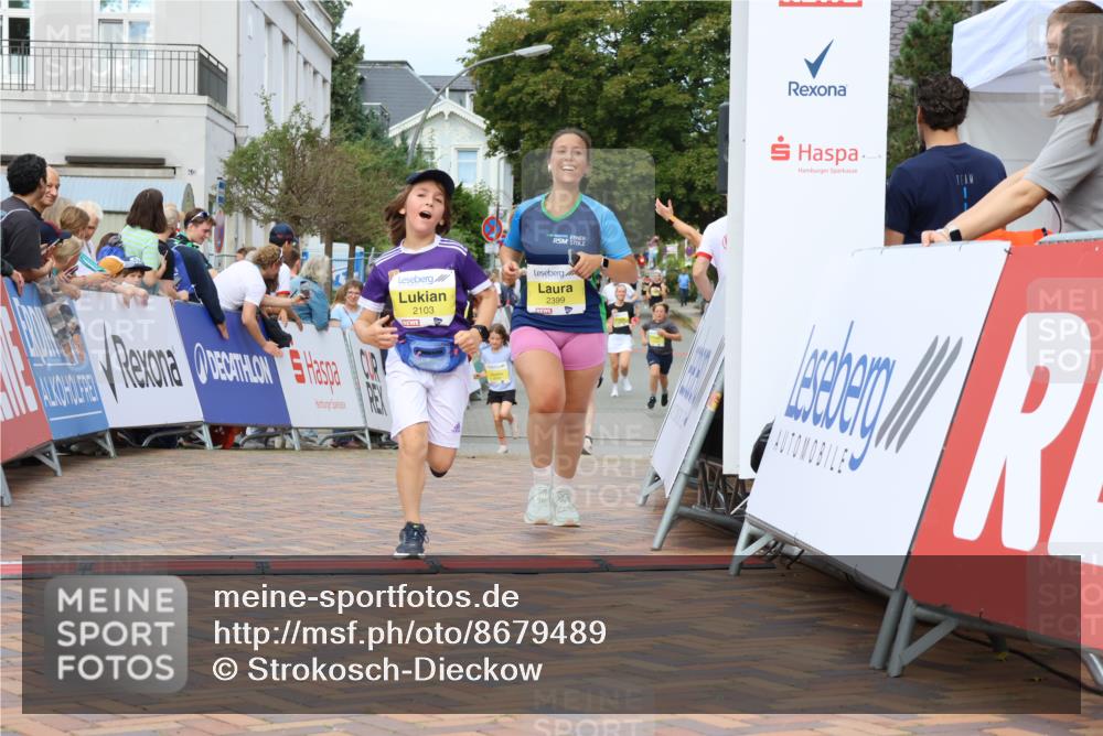 31.08.2025 - 21. Blankeneser Heldenlauf Strokosch-Dieckow http://msf.ph/oto/8679489 31.08.2025 10:31:17 Ziel 2437, 2324, 2551, 2121, 2307, 2649, 2647, 2399, 2103 meine-sportfotos.de