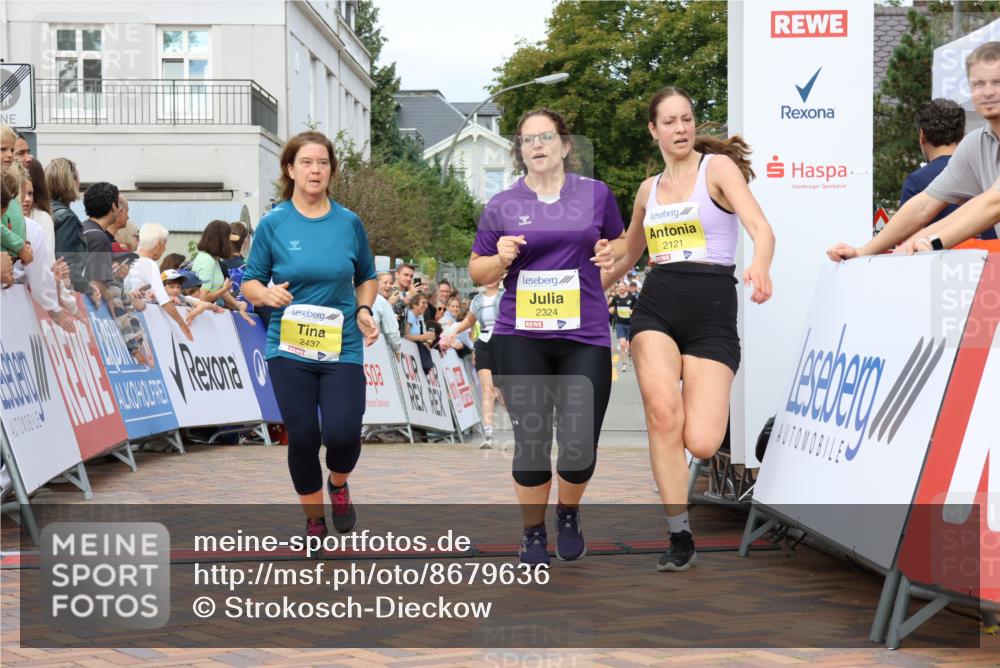 31.08.2025 - 21. Blankeneser Heldenlauf Strokosch-Dieckow http://msf.ph/oto/8679636 31.08.2025 10:31:11 Ziel 2437, 2324, 2147, 2121, 2307, 2018 meine-sportfotos.de
