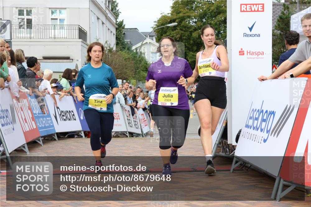 31.08.2025 - 21. Blankeneser Heldenlauf Strokosch-Dieckow http://msf.ph/oto/8679648 31.08.2025 10:31:11 Ziel 2437, 2324, 2147, 2121, 2307, 2018 meine-sportfotos.de