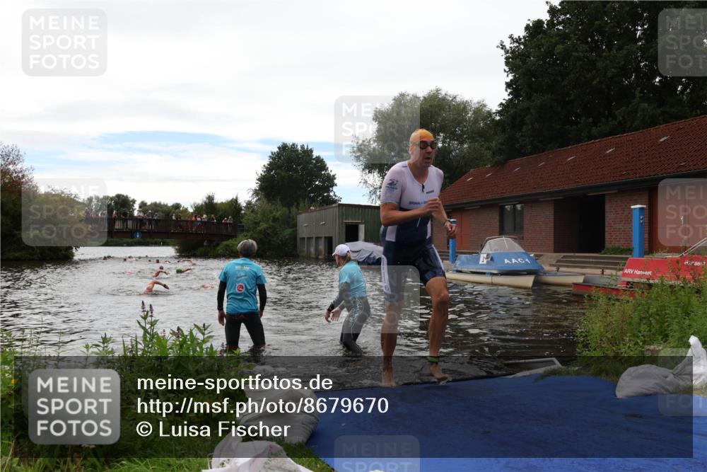 31.08.2025 - Elbe Triathlon Hamburg Luisa Fischer http://msf.ph/oto/8679670 31.08.2025 14:03:42 Schwimmen 136 meine-sportfotos.de
