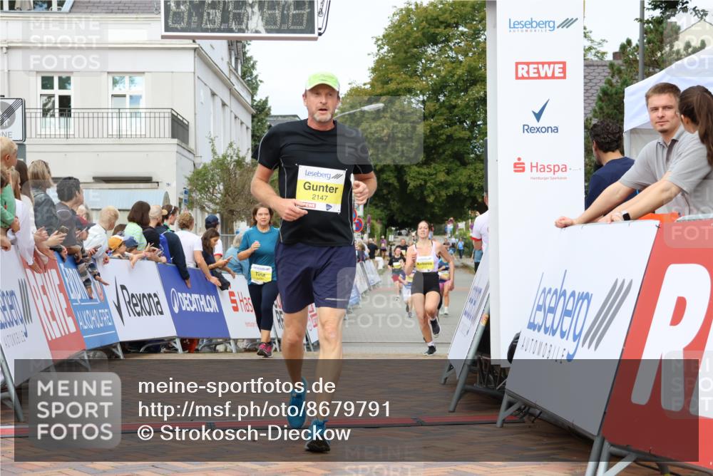 31.08.2025 - 21. Blankeneser Heldenlauf Strokosch-Dieckow http://msf.ph/oto/8679791 31.08.2025 10:31:08 Ziel 2209, 2437, 2324, 2147, 2121, 2018 meine-sportfotos.de