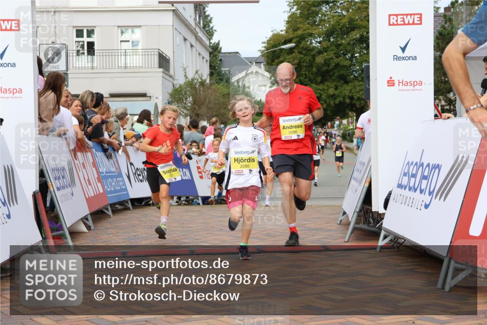 31.08.2025 - 21. Blankeneser Heldenlauf Strokosch-Dieckow http://msf.ph/oto/8679873 31.08.2025 10:25:07 Ziel 2357, 2183, 2717, 2285, 2286, 2331, 2359, 2661 meine-sportfotos.de