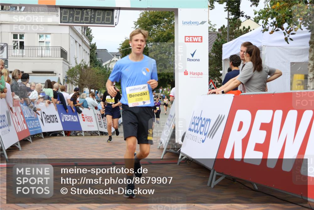 31.08.2025 - 21. Blankeneser Heldenlauf Strokosch-Dieckow http://msf.ph/oto/8679907 31.08.2025 10:31:01 Ziel 2594, 2376, 2209, 2136, 2600, 2206, 2018 meine-sportfotos.de