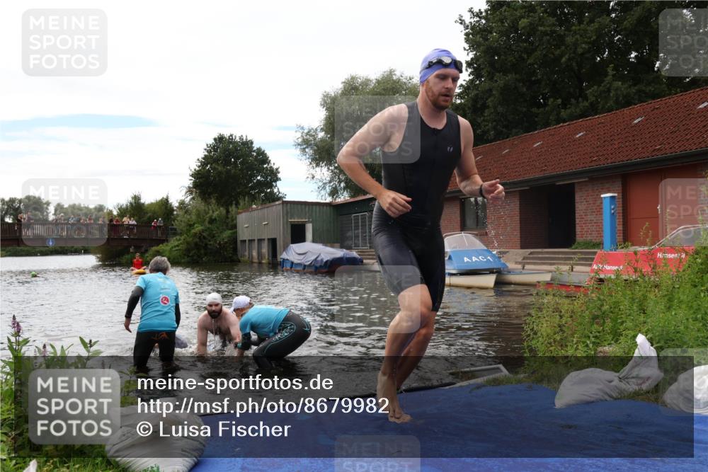 31.08.2025 - Elbe Triathlon Hamburg Luisa Fischer http://msf.ph/oto/8679982 31.08.2025 14:05:29 Schwimmen 126, 149, 158 meine-sportfotos.de