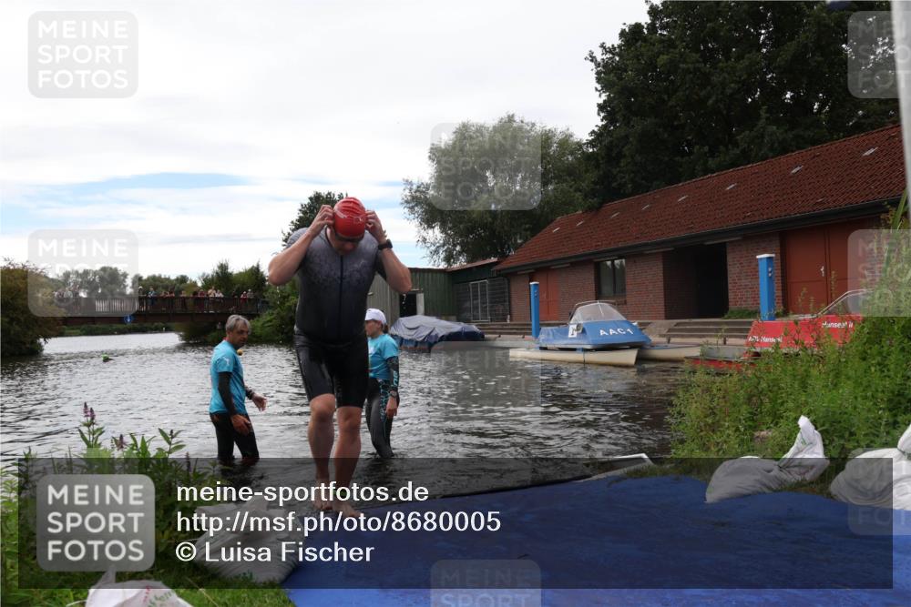 31.08.2025 - Elbe Triathlon Hamburg Luisa Fischer http://msf.ph/oto/8680005 31.08.2025 14:05:34 Schwimmen 126, 158 meine-sportfotos.de