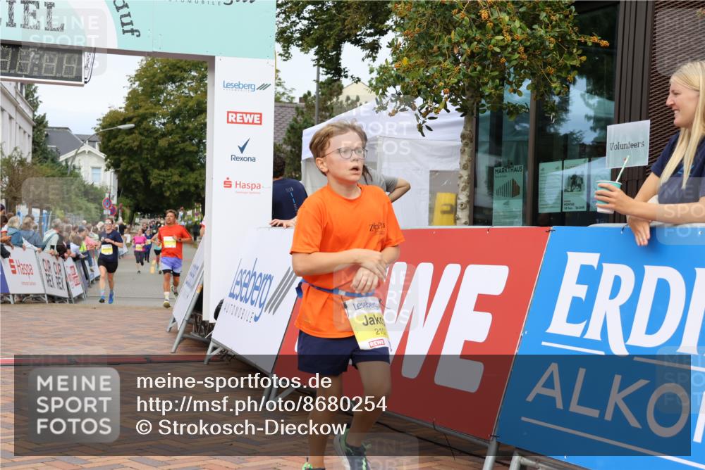 31.08.2025 - 21. Blankeneser Heldenlauf Strokosch-Dieckow http://msf.ph/oto/8680254 31.08.2025 10:30:41 Ziel 2560, 2106, 2179, 2599, 2279, 2102 meine-sportfotos.de