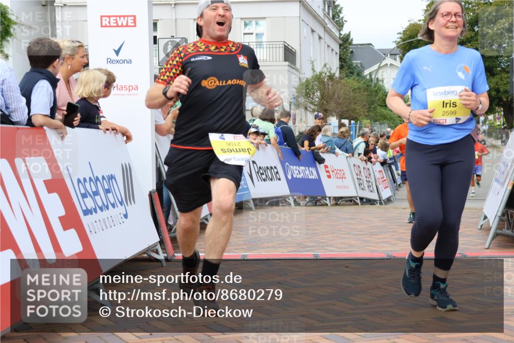 31.08.2025 - 21. Blankeneser Heldenlauf Strokosch-Dieckow http://msf.ph/oto/8680279 31.08.2025 10:30:38 Ziel 2560, 2106, 2599, 2102 meine-sportfotos.de