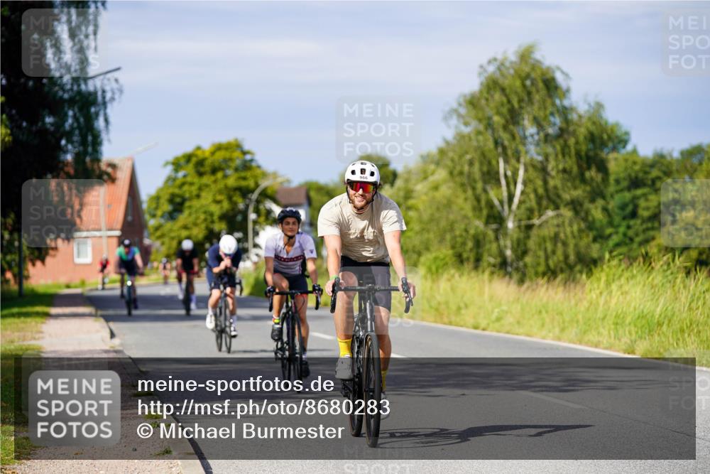 31.08.2025 - Elbe Triathlon Hamburg Michael Burmester http://msf.ph/oto/8680283 31.08.2025 10:42:39 Radfahren 863, 966, 1013, 1105, 1154, 1160 meine-sportfotos.de