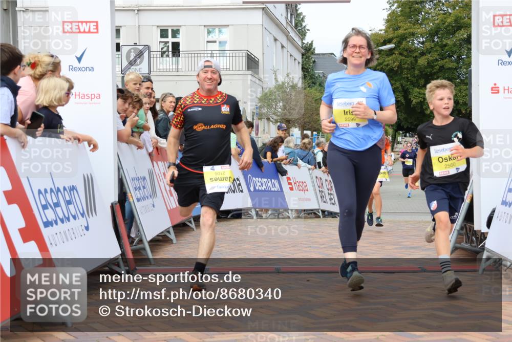 31.08.2025 - 21. Blankeneser Heldenlauf Strokosch-Dieckow http://msf.ph/oto/8680340 31.08.2025 10:30:37 Ziel 2560, 2106, 2599, 2102 meine-sportfotos.de