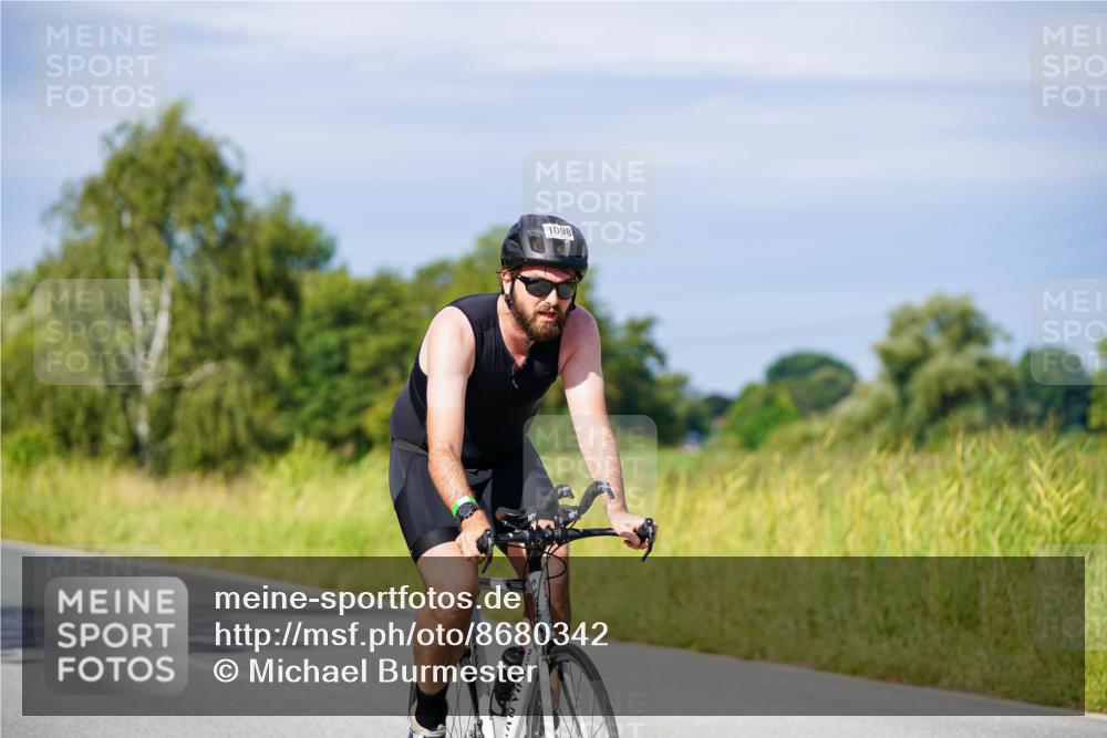 31.08.2025 - Elbe Triathlon Hamburg Michael Burmester http://msf.ph/oto/8680342 31.08.2025 10:42:58 Radfahren 934, 991, 1098, 1219, 1266, 1305, 1329 meine-sportfotos.de