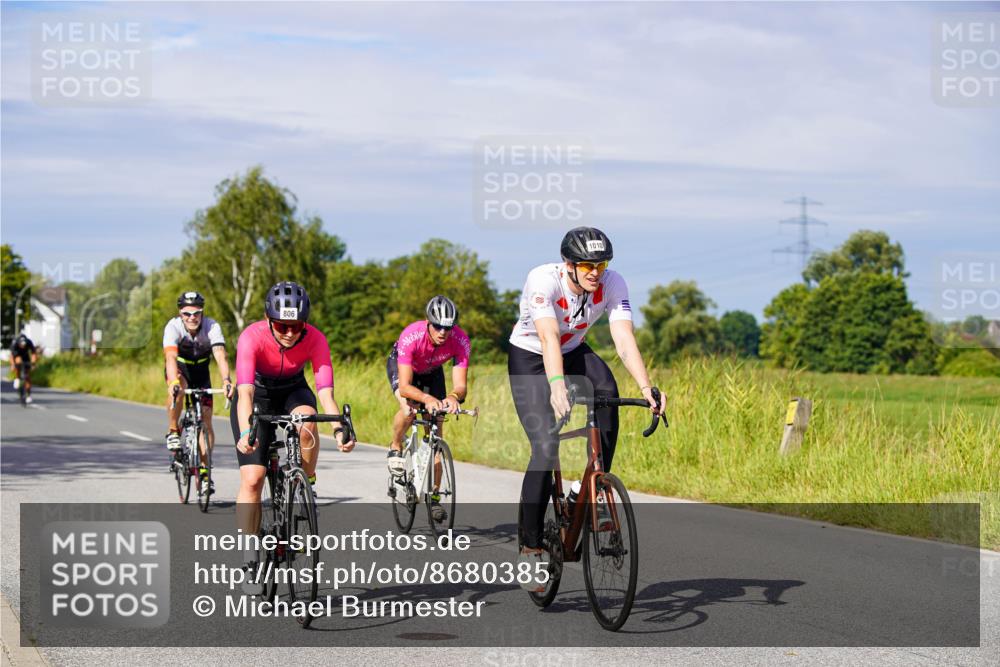 31.08.2025 - Elbe Triathlon Hamburg Michael Burmester http://msf.ph/oto/8680385 31.08.2025 10:43:10 Radfahren 806, 1010, 1020, 1103, 1196, 1280, 1299, 1327 meine-sportfotos.de