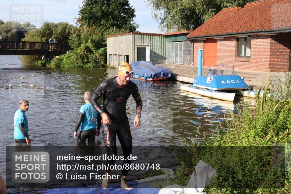31.08.2025 - Elbe Triathlon Hamburg Luisa Fischer http://msf.ph/oto/8680748 31.08.2025 09:24:36 Schwimmen 677 meine-sportfotos.de