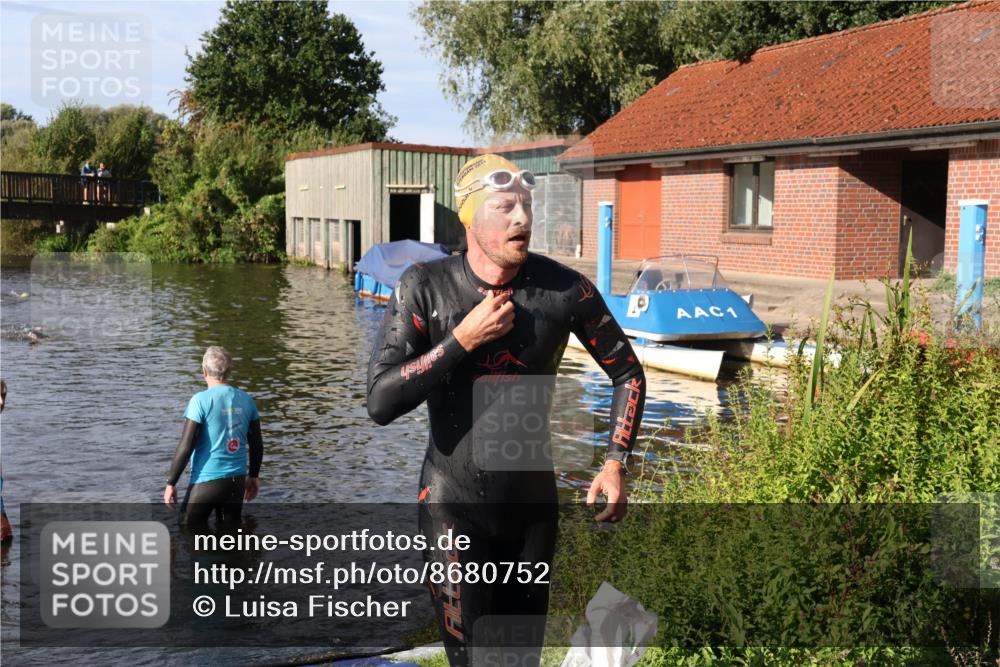 31.08.2025 - Elbe Triathlon Hamburg Luisa Fischer http://msf.ph/oto/8680752 31.08.2025 09:24:37 Schwimmen 677 meine-sportfotos.de