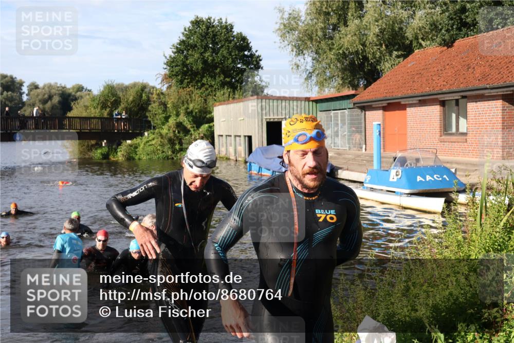 31.08.2025 - Elbe Triathlon Hamburg Luisa Fischer http://msf.ph/oto/8680764 31.08.2025 09:25:04 Schwimmen 671, 699, 704, 741, 745 meine-sportfotos.de