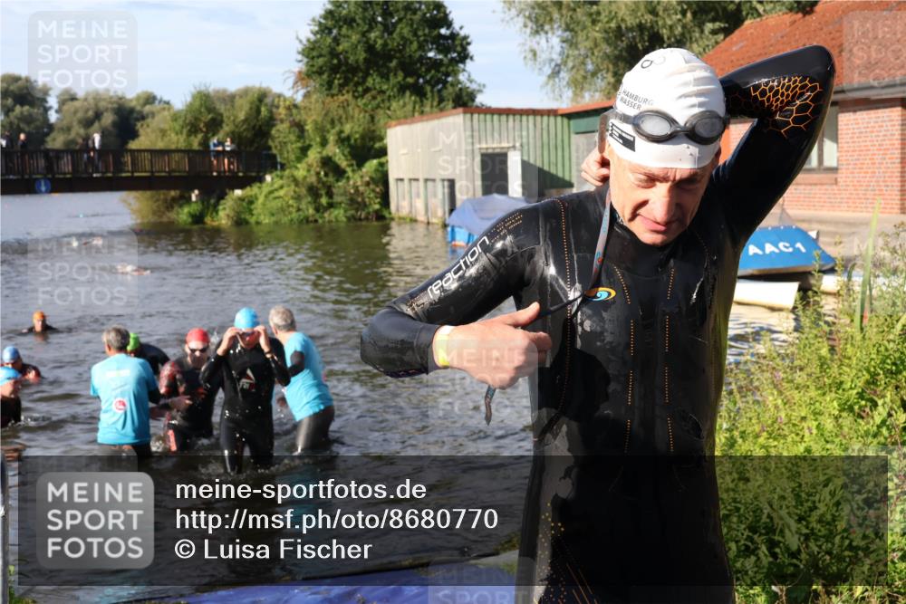 31.08.2025 - Elbe Triathlon Hamburg Luisa Fischer http://msf.ph/oto/8680770 31.08.2025 09:25:06 Schwimmen 671, 699, 704, 741, 745 meine-sportfotos.de