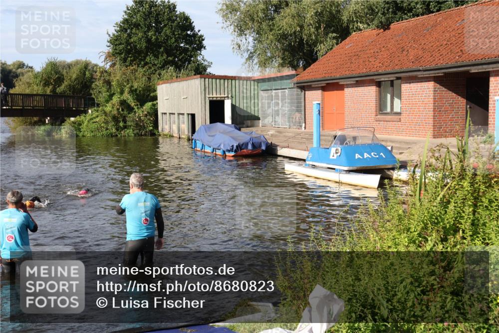 31.08.2025 - Elbe Triathlon Hamburg Luisa Fischer http://msf.ph/oto/8680823 31.08.2025 09:25:40 Schwimmen 747, 778 meine-sportfotos.de