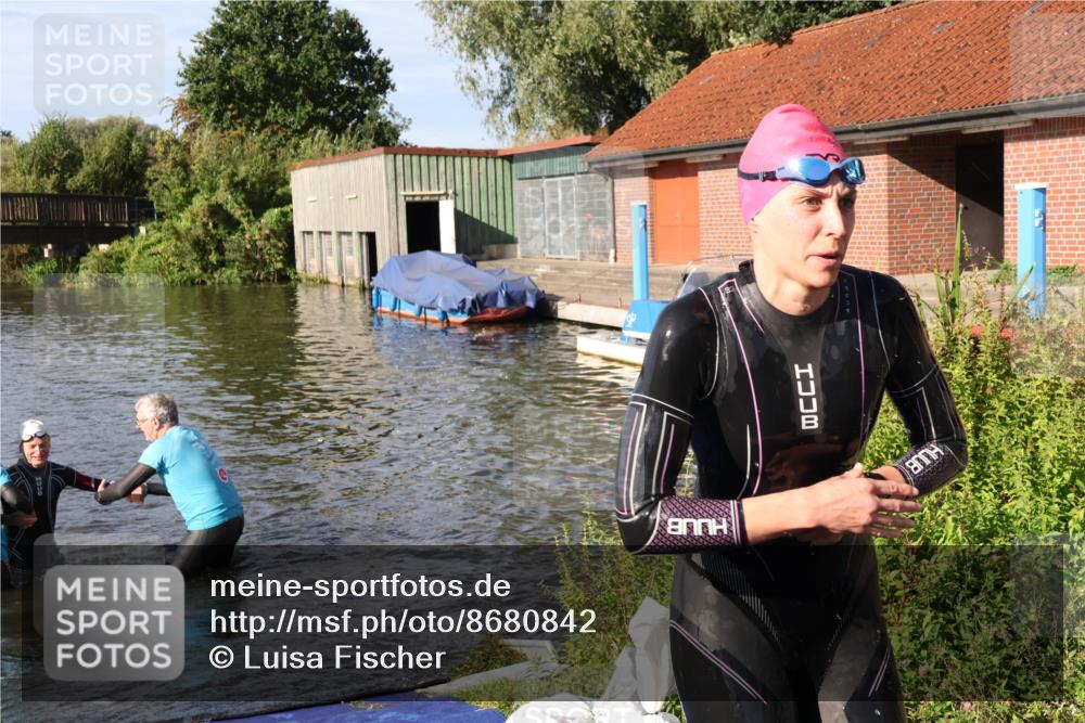 31.08.2025 - Elbe Triathlon Hamburg Luisa Fischer http://msf.ph/oto/8680842 31.08.2025 09:25:53 Schwimmen 774, 778, 849 meine-sportfotos.de