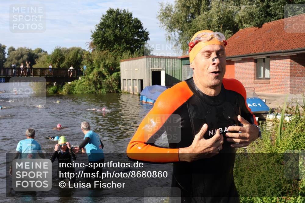 31.08.2025 - Elbe Triathlon Hamburg Luisa Fischer http://msf.ph/oto/8680860 31.08.2025 09:27:05 Schwimmen 687, 748, 922 meine-sportfotos.de