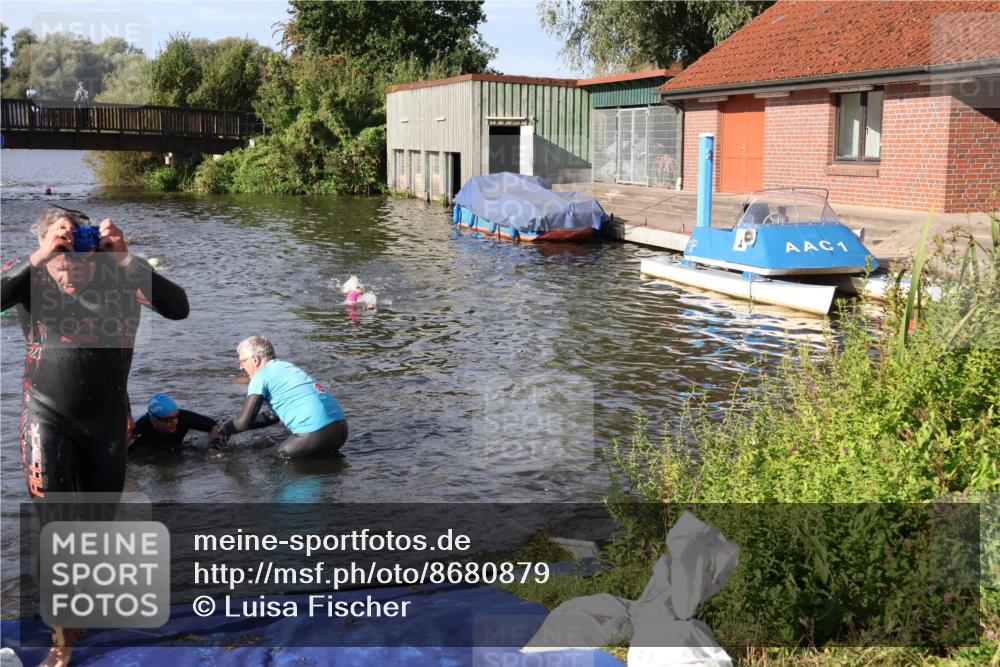 31.08.2025 - Elbe Triathlon Hamburg Luisa Fischer http://msf.ph/oto/8680879 31.08.2025 09:27:14 Schwimmen 681, 687, 711 meine-sportfotos.de