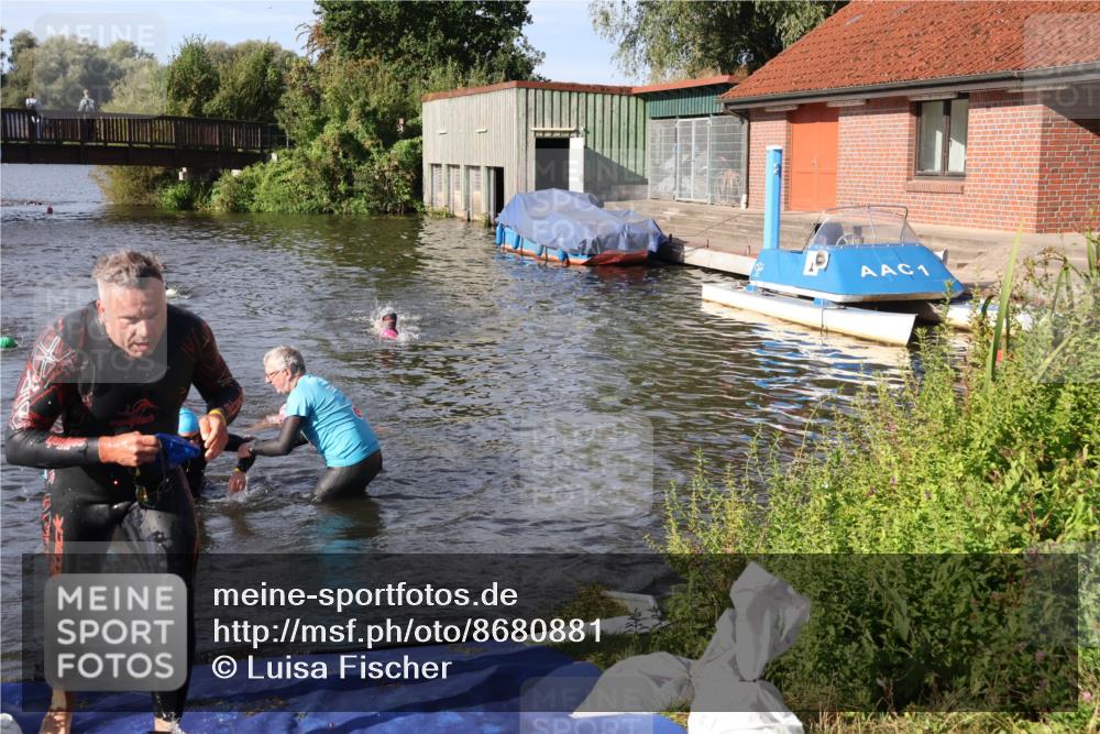 31.08.2025 - Elbe Triathlon Hamburg Luisa Fischer http://msf.ph/oto/8680881 31.08.2025 09:27:14 Schwimmen 681, 687, 711 meine-sportfotos.de