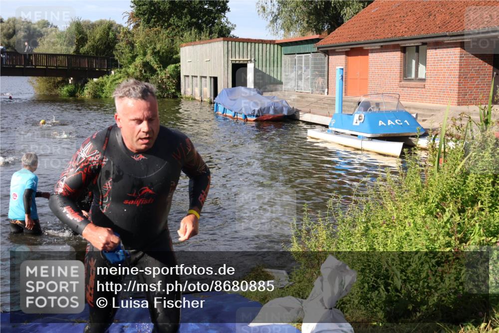 31.08.2025 - Elbe Triathlon Hamburg Luisa Fischer http://msf.ph/oto/8680885 31.08.2025 09:27:15 Schwimmen 681, 687, 711 meine-sportfotos.de