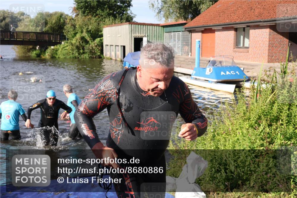 31.08.2025 - Elbe Triathlon Hamburg Luisa Fischer http://msf.ph/oto/8680886 31.08.2025 09:27:15 Schwimmen 681, 687, 711 meine-sportfotos.de