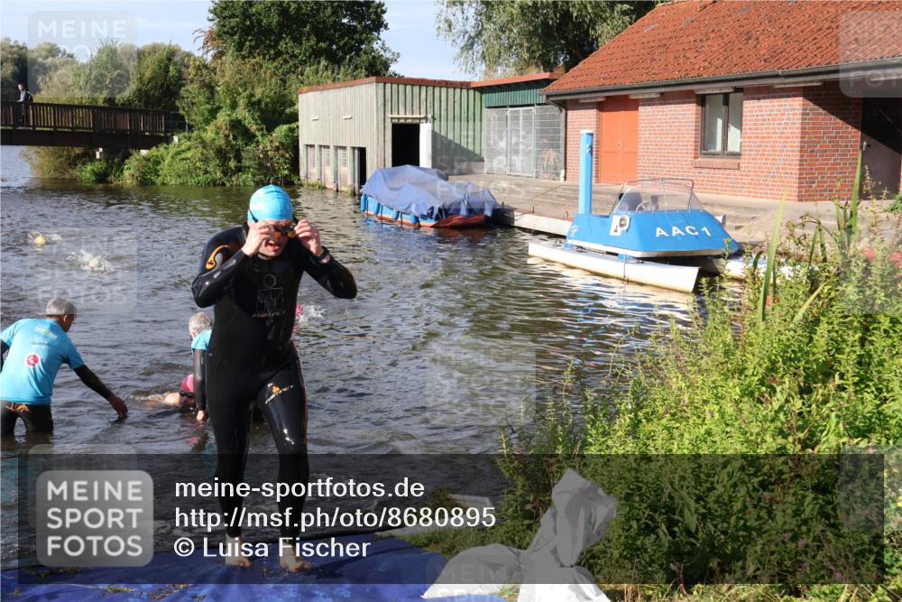 31.08.2025 - Elbe Triathlon Hamburg Luisa Fischer http://msf.ph/oto/8680895 31.08.2025 09:27:18 Schwimmen 681, 687, 711, 854 meine-sportfotos.de