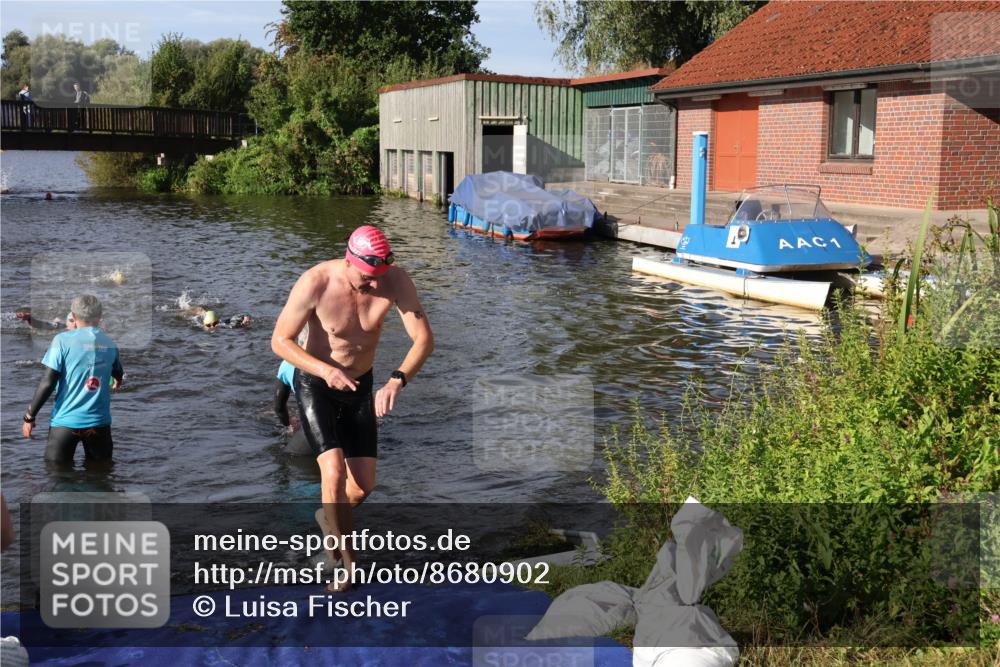 31.08.2025 - Elbe Triathlon Hamburg Luisa Fischer http://msf.ph/oto/8680902 31.08.2025 09:27:23 Schwimmen 679, 681, 854 meine-sportfotos.de